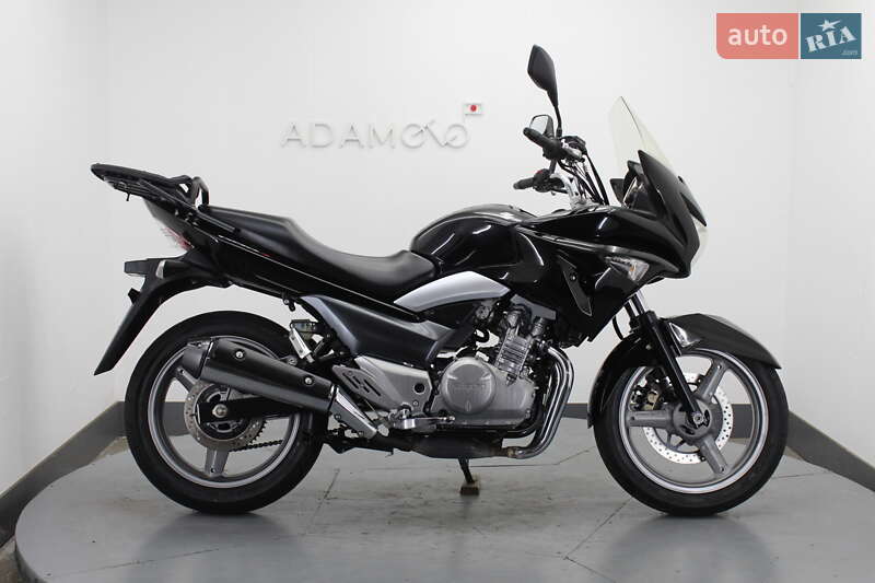 Suzuki GSR 250 2017