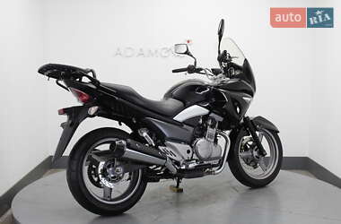Мотоцикл Спорт-туризм Suzuki GSR 250 2017 в 