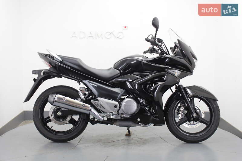 Suzuki GSR 250 2016