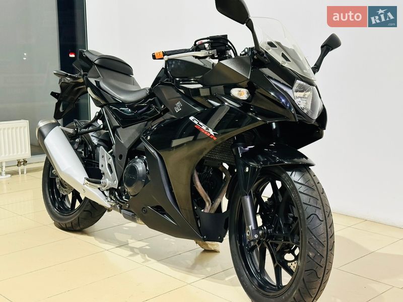 Suzuki GSR 250 2018