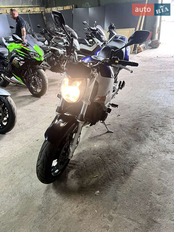 Suzuki GSR 400 2008