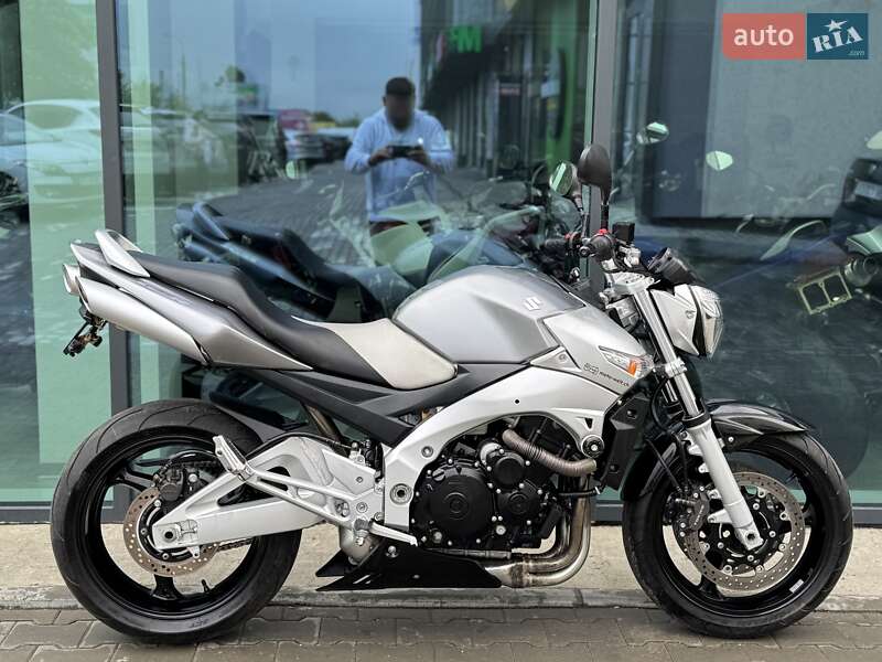 Suzuki GSR 600 2006