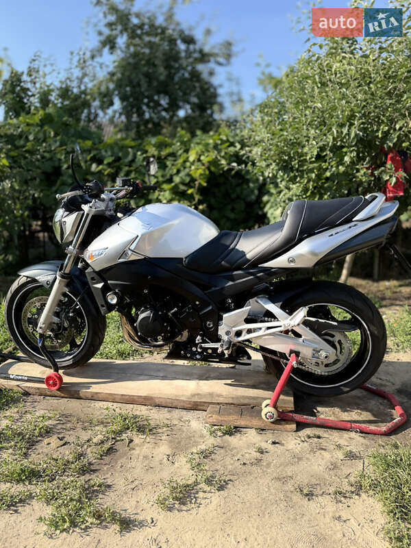 Мотоцикл Без обтекателей (Naked bike) Suzuki GSR 600 2008 в 