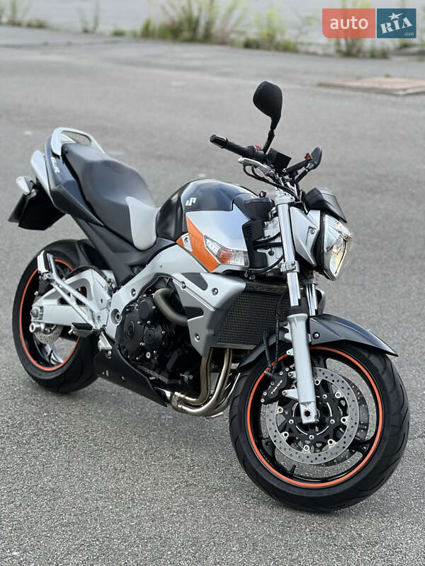 Suzuki GSR 600 2006