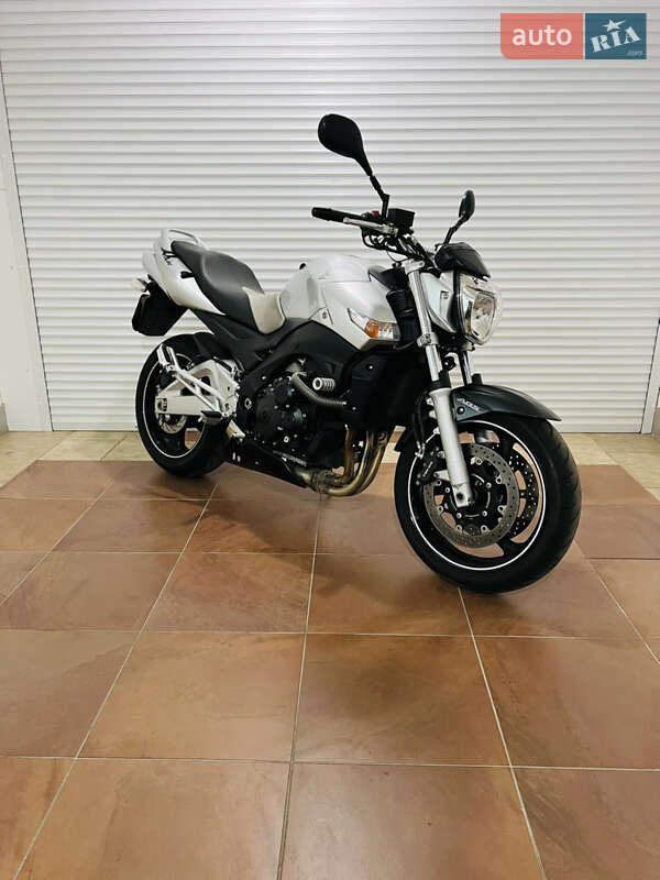 Suzuki GSR 600 2008