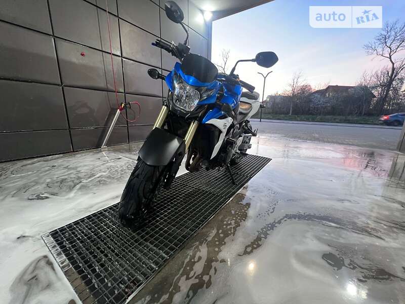 Мотоцикл Багатоцільовий (All-round) Suzuki GSR 750 2015 в Львові