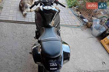 Спортбайк Suzuki GSR 750 2011 в 