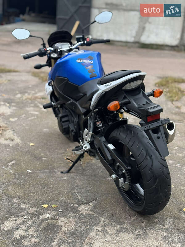 Мотоцикл Без обтекателей (Naked bike) Suzuki GSR 750 2013 в Сновске