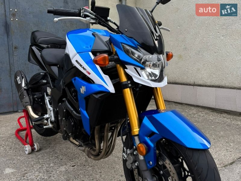 Suzuki GSR 750 2015