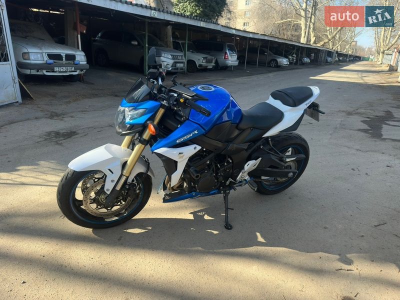 Suzuki GSR 750 2014