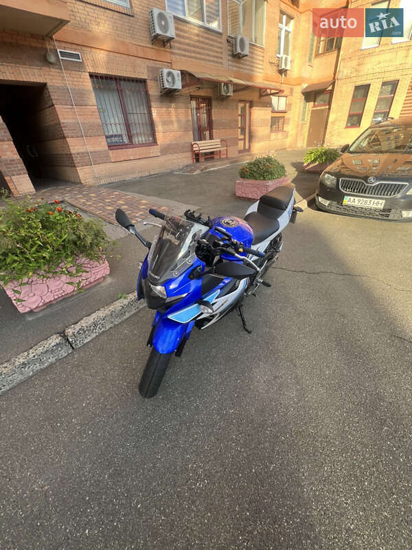 Мотоцикл Без обтекателей (Naked bike) Suzuki GSX 250R 2017 в 