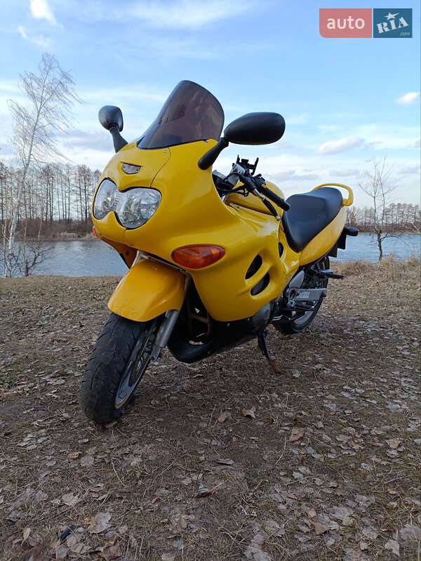 Suzuki GSX 750F Katana 2000