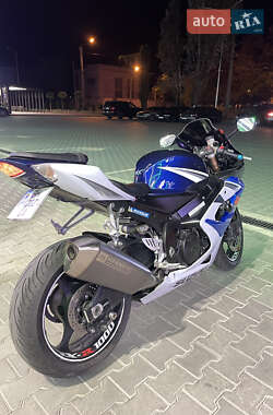 Спортбайк Suzuki GSX-R 1000 2005 в 