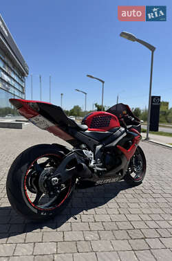 Спортбайк Suzuki GSX-R 1000 2006 в 