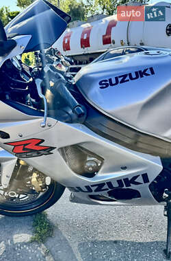 Спортбайк Suzuki GSX-R 1000 2004 в 
