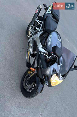 Спортбайк Suzuki GSX-R 1000 2002 в 