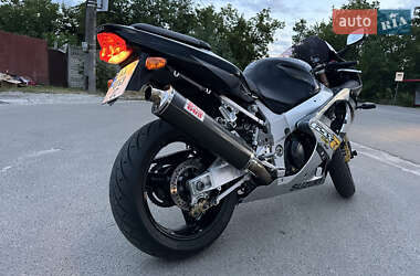 Спортбайк Suzuki GSX-R 1000 2002 в 