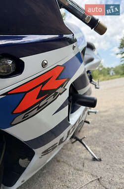 Спортбайк Suzuki GSX-R 1000 2004 в 