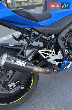 Спортбайк Suzuki GSX-R 1000 2021 в 