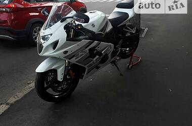 Спортбайк Suzuki GSX-R 1100 2005 в 