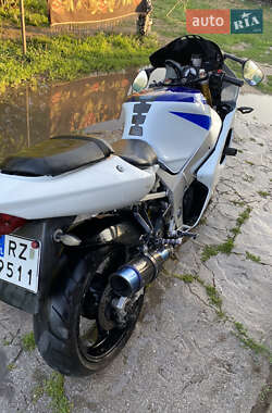 Мотоцикл Классик Suzuki GSX-R 600 2001 в 