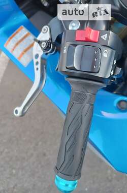 Спортбайк Suzuki GSX-R 600 2012 в 
