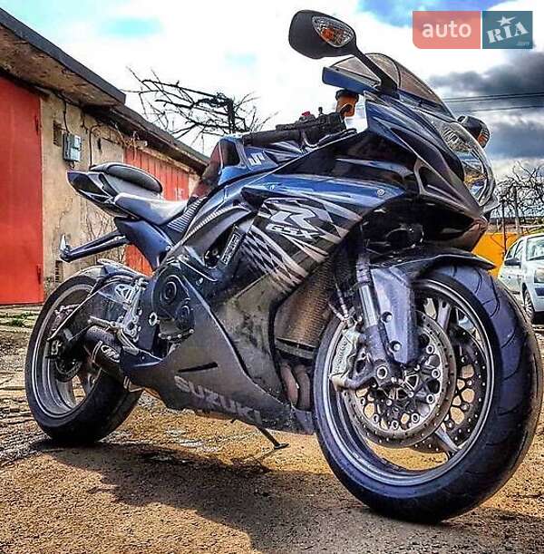 Спортбайк Suzuki GSX-R 600 2014 в 
