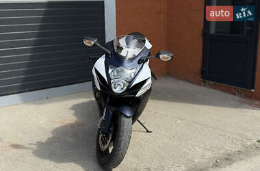 Спортбайк Suzuki GSX-R 600 2023 в 