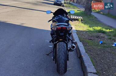 Спортбайк Suzuki GSX-R 600 2010 в 