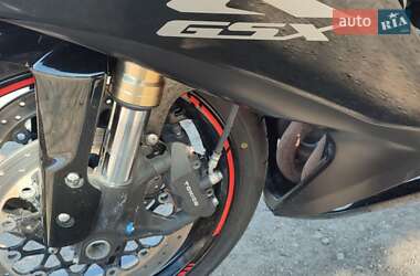 Спортбайк Suzuki GSX-R 600 2010 в 
