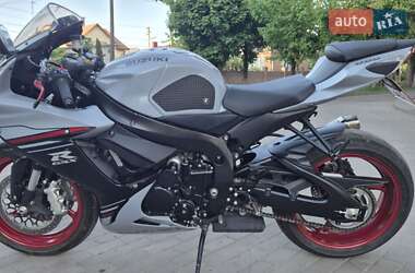 Спортбайк Suzuki GSX-R 600 2023 в 