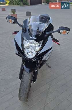 Спортбайк Suzuki GSX-R 600 2023 в 