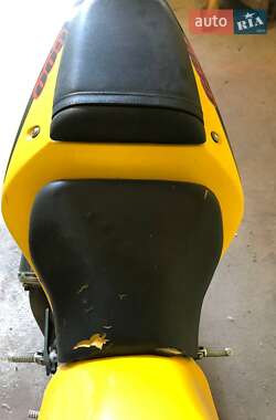 Спортбайк Suzuki GSX-R 600 2001 в 