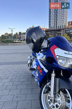 Спортбайк Suzuki GSX-R 600 2000 в 