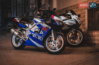 Спортбайк Suzuki GSX-R 600 2000 в 
