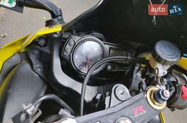 Спортбайк Suzuki GSX-R 600 2004 в 