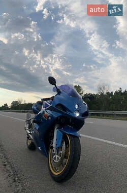 Спортбайк Suzuki GSX-R 600 2003 в 