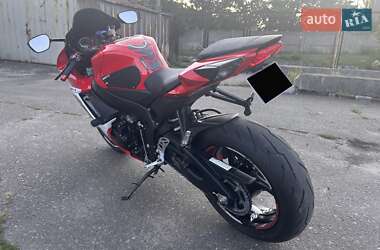 Спортбайк Suzuki GSX-R 600 2012 в 