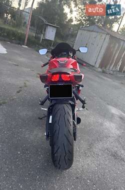 Спортбайк Suzuki GSX-R 600 2012 в 