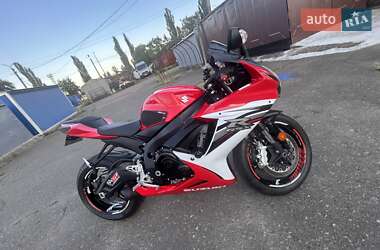 Спортбайк Suzuki GSX-R 600 2012 в 