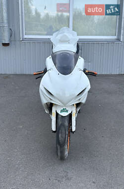 Спортбайк Suzuki GSX-R 600 2008 в 