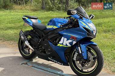 Спортбайк Suzuki GSX-R 600 2016 в 