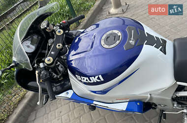 Спортбайк Suzuki GSX-R 600 2002 в 