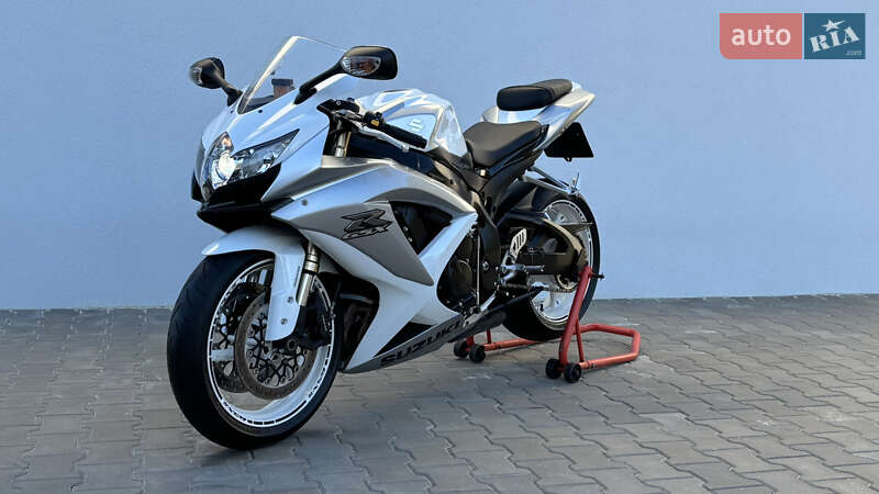 Спортбайк Suzuki GSX-R 600 2008 в 