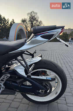 Спортбайк Suzuki GSX-R 600 2011 в 
