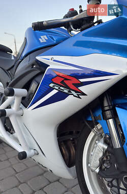 Спортбайк Suzuki GSX-R 600 2011 в 