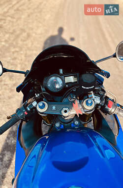 Спортбайк Suzuki GSX-R 600 2004 в 