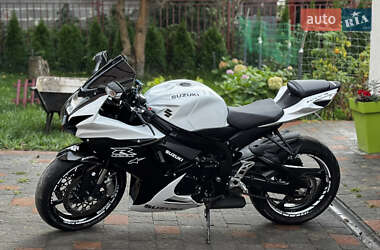 Спортбайк Suzuki GSX-R 600 2023 в 