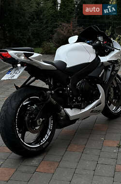 Спортбайк Suzuki GSX-R 600 2023 в 
