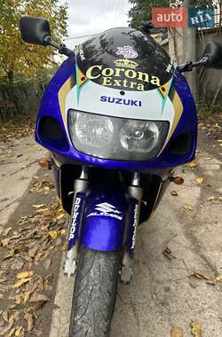 Спортбайк Suzuki GSX-R 600 2000 в 
